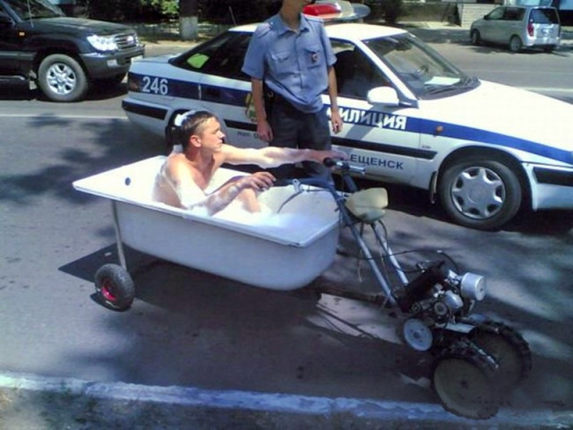 00-bathtub-motorcycle-in-russia-05-12.jpg