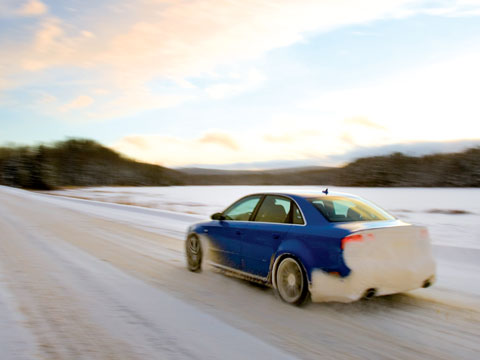 0705_z+2007_audi_rs4+snowy_road.jpg