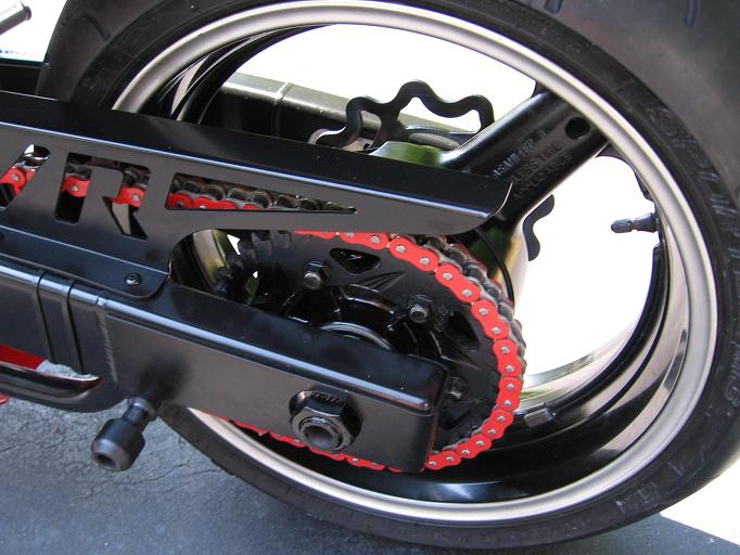 18_Creative_Cycleworks_Axle_covers_Powedercated_black_with_black_axle_nuts.jpg