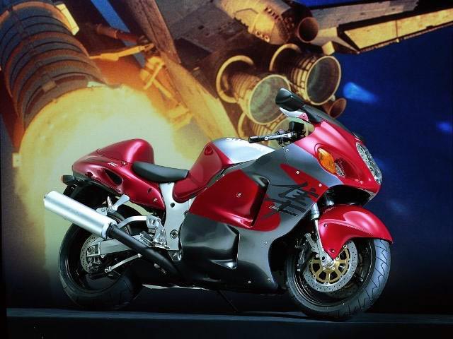 2000_GSX1300R_red-slv_640.jpg