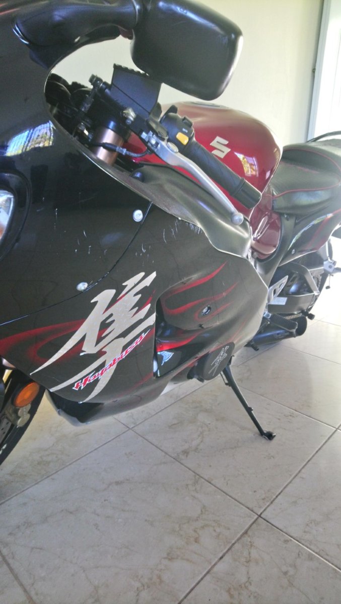 2007 Busa scratch close up pic.jpg