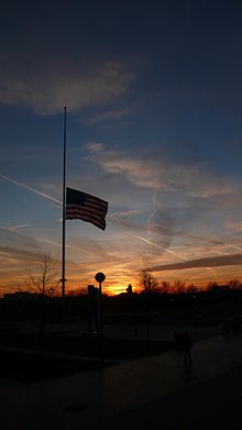 220px-US_halfstaff_sunset.jpg