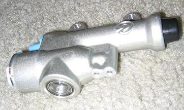 24_Brembo_Rear_13mm_bore_Billet_Brake_Master_Cylinder_with_Integral_Reservior_1.jpg