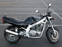 250px-1997SuzukiGS500E-001.jpg