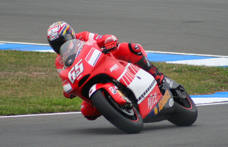 800px-Loris_Capirossi_2005.jpg