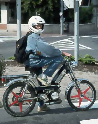 8907N06B20French%20Moped%20rider3.jpg