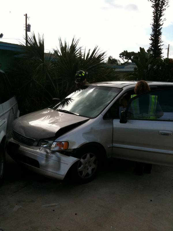 ACCIDENT IN FRONT OF HOUSE 11.4.09 010.jpg