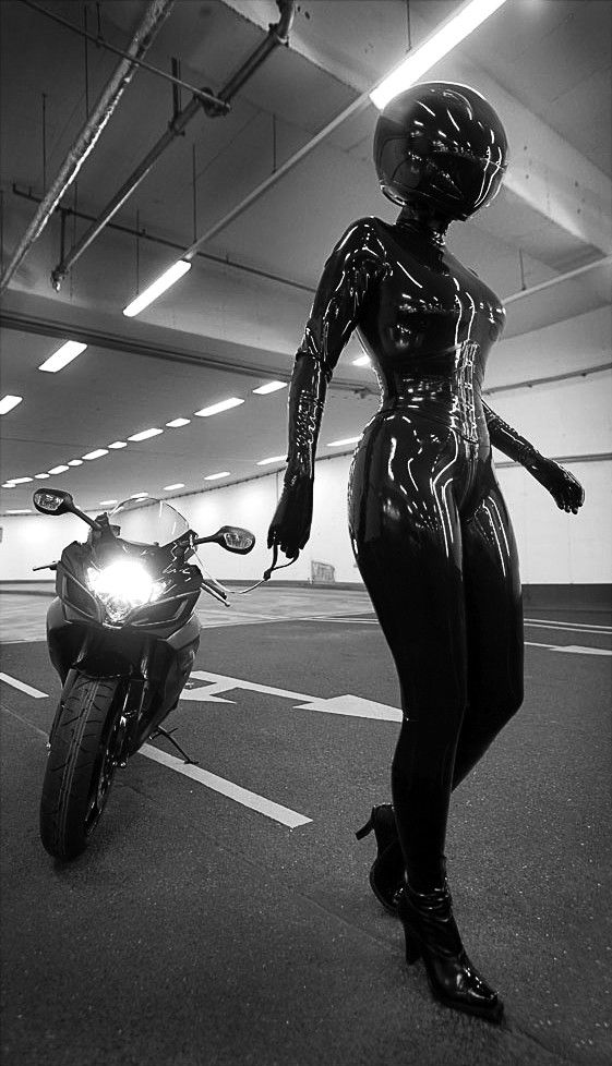 agatt-bike-black-suit.jpg