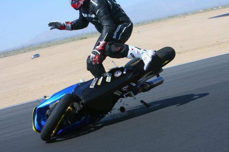 Apr-04-2010-SoCalTrackdaysTurn09-34.jpg