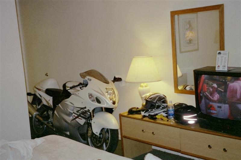 Bad neighborhood motel room (Medium).JPG