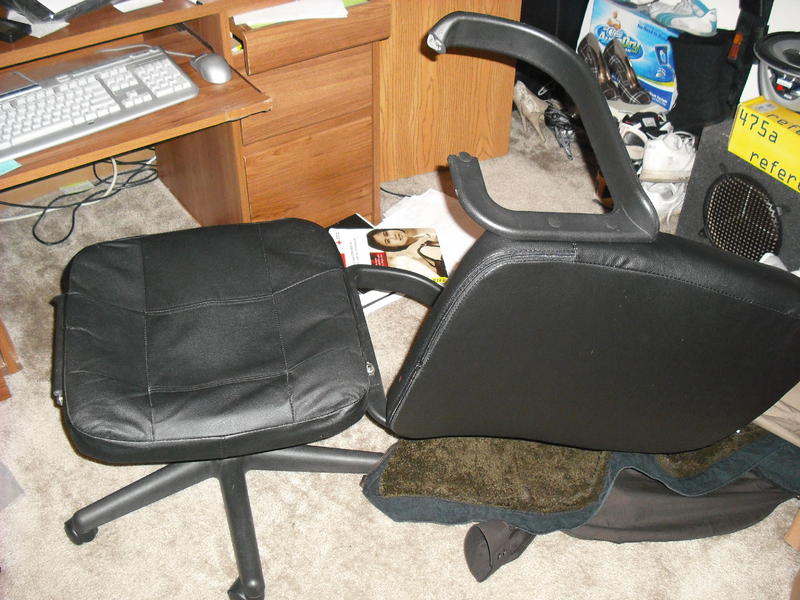 broken chair 001.jpg