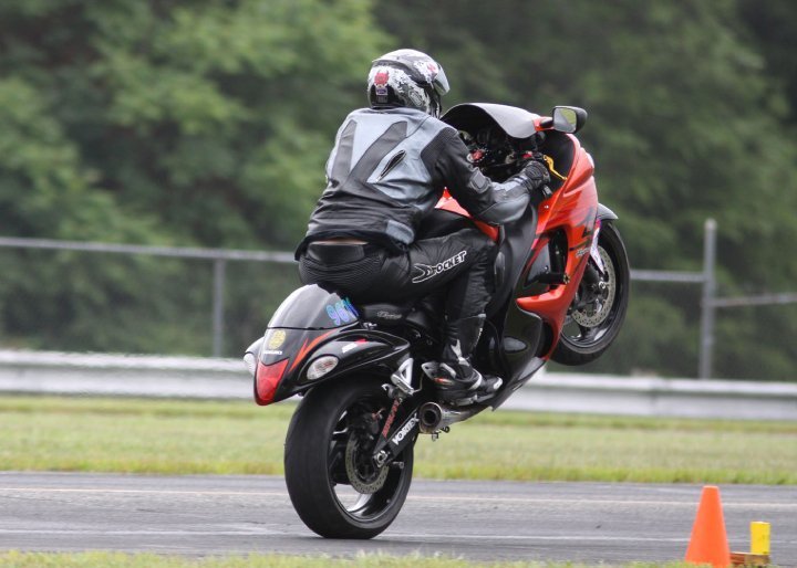 Busa wheelie 10.jpg