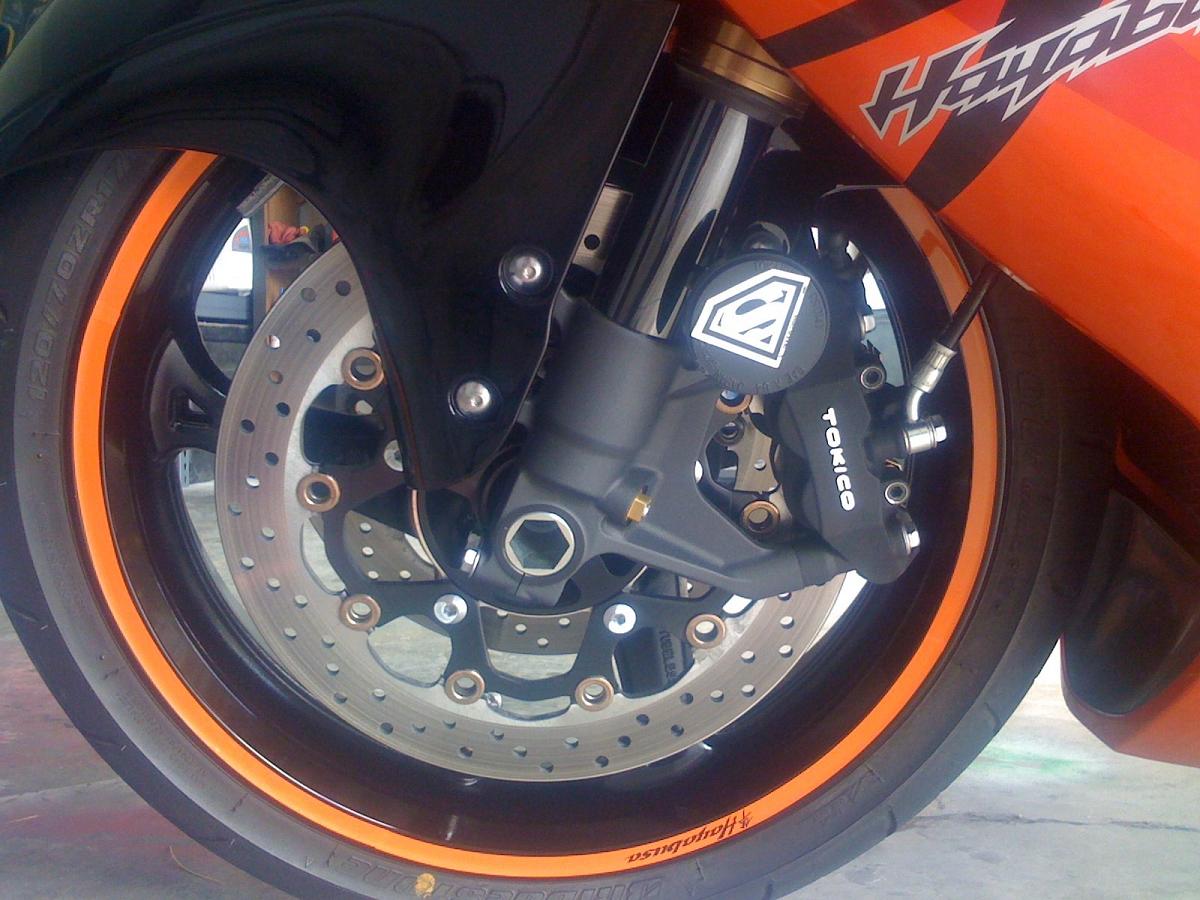 Busa_org_ft_wheel.jpg