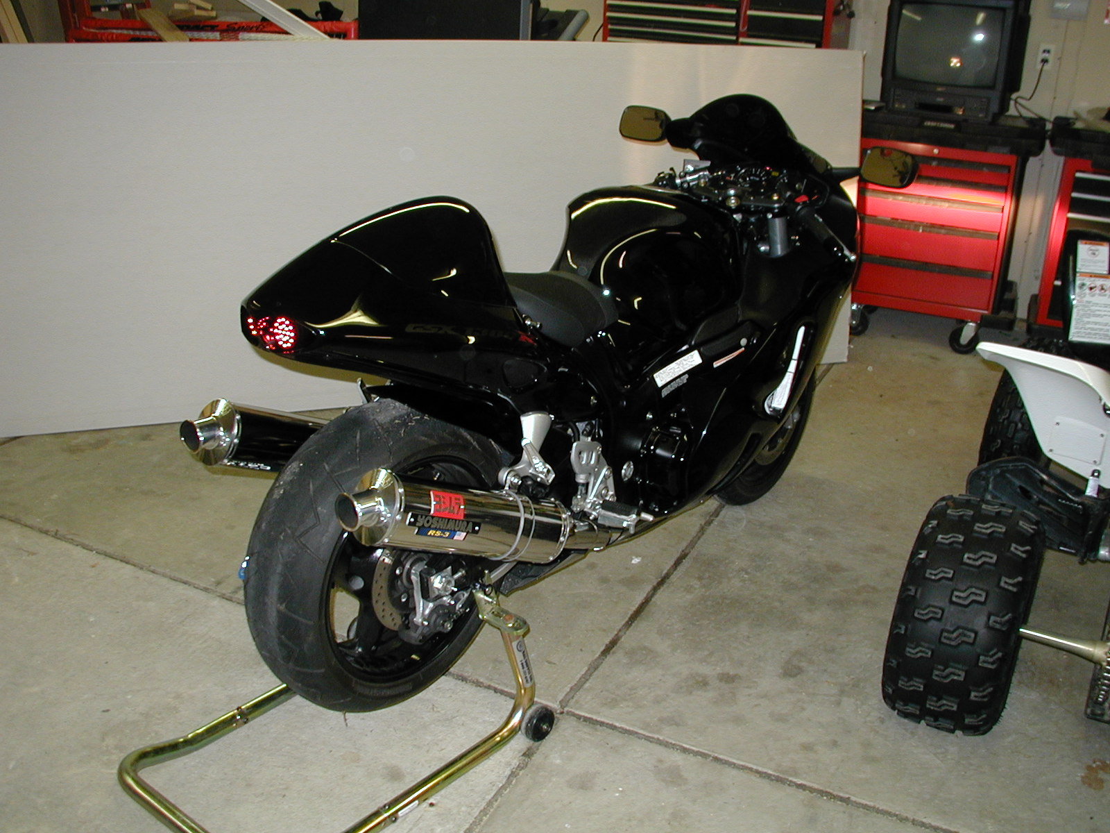 busa_rear_r.jpg