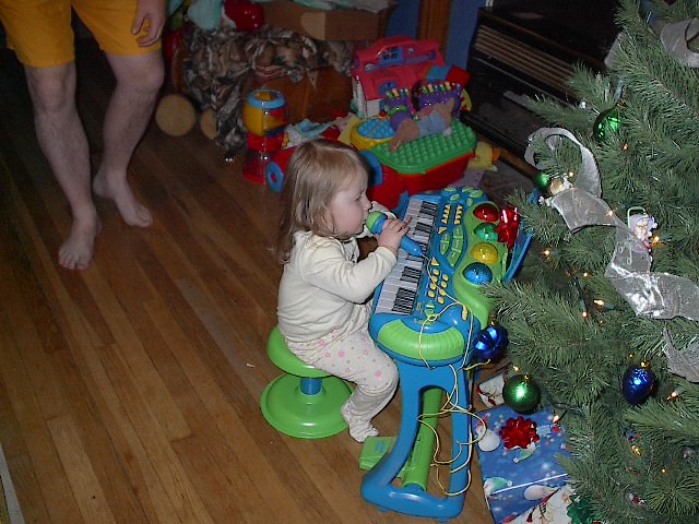 chloe_2yo_christmas_IM005948.jpg