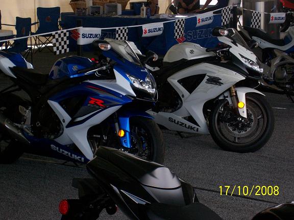 couple gixxers.jpg