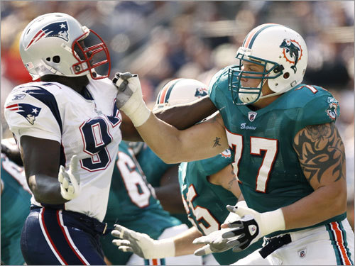 Dolphins-Patriots-Football2__1222089553_3355.jpg