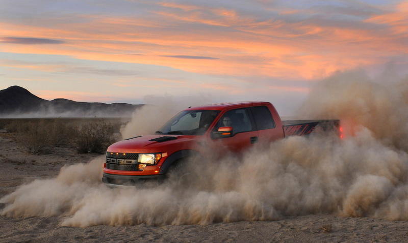 ford-f150-svt-raptor-2010-dust-donuts_w800.jpg