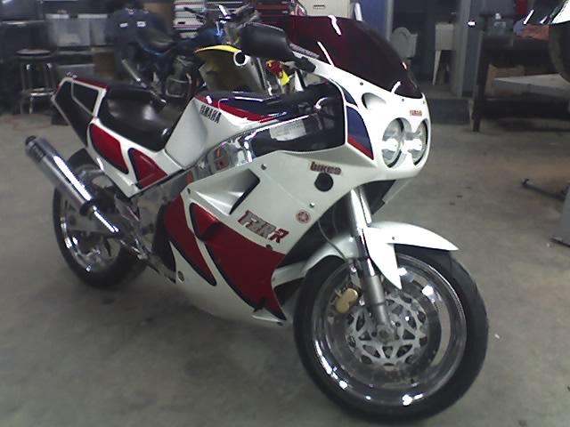 fzr750-2.jpg