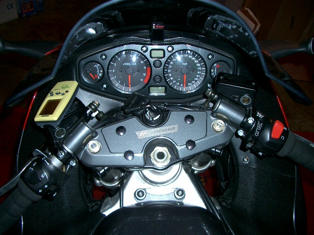 Garmin_Geko_101_GPS_Mounted_on_Bike_002.jpg