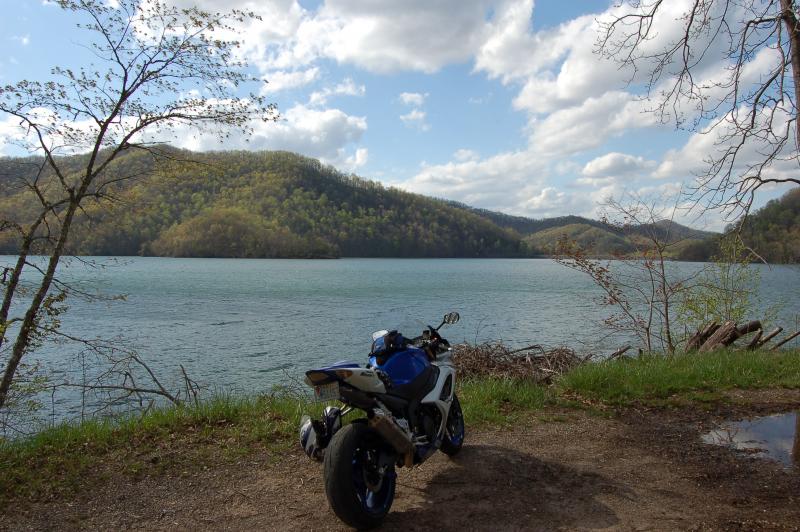 Gixxer at wayah lake.jpg