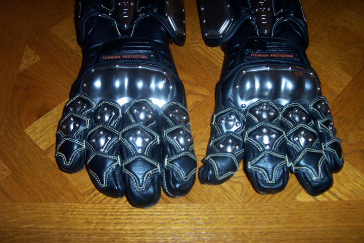 gloves1.jpg