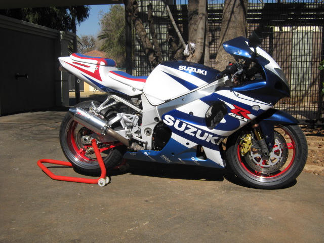 GSXR1000 STAND.JPG