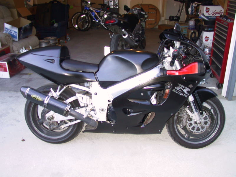 gsxr1_[1].jpg