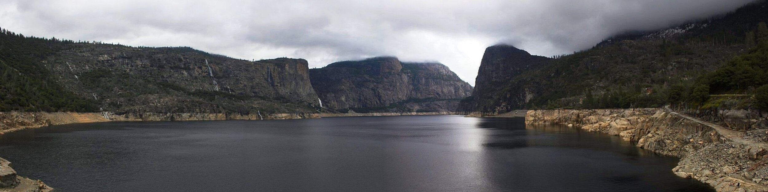 Hetch_Hetchy_Reservoir.jpg