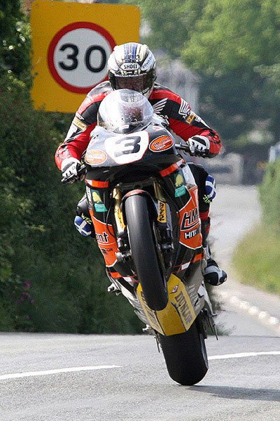 john mcguinness 130 lap isle of man.jpg