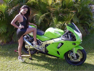 Kawasaki_ZX9R_babes_03.jpg