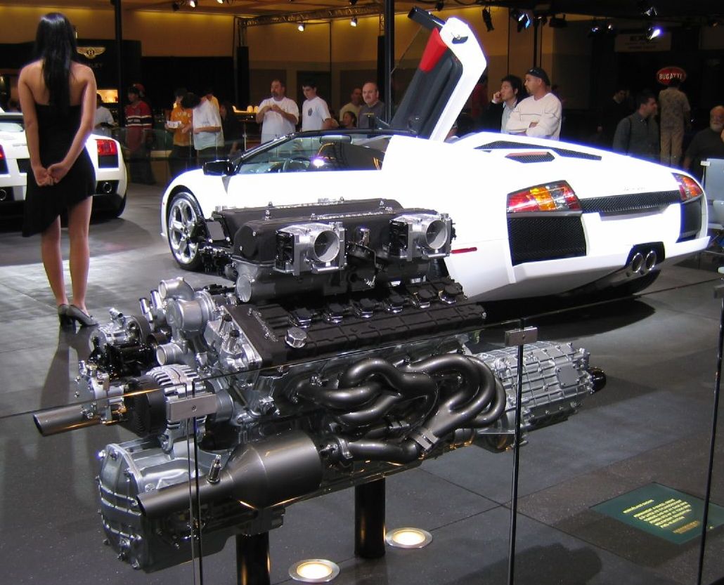 Lamborghini_Murci%C3%A9lago_with_engine.jpg