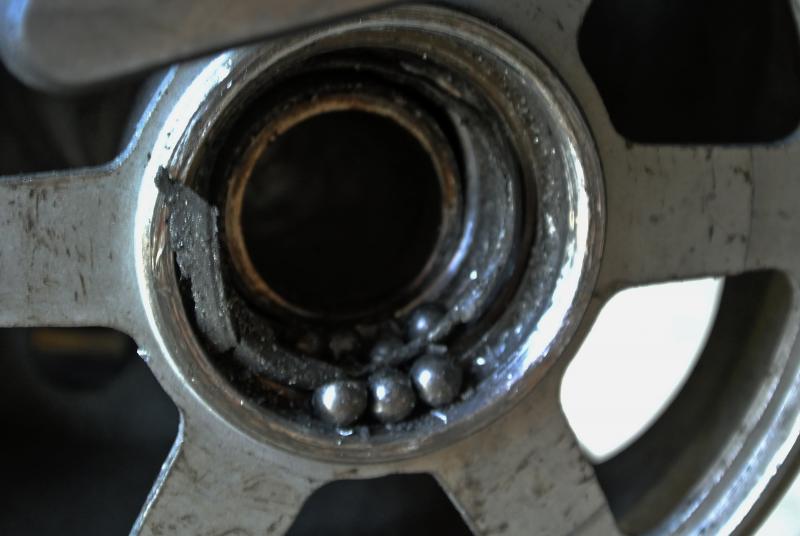 Loose Bearings closeup.jpg