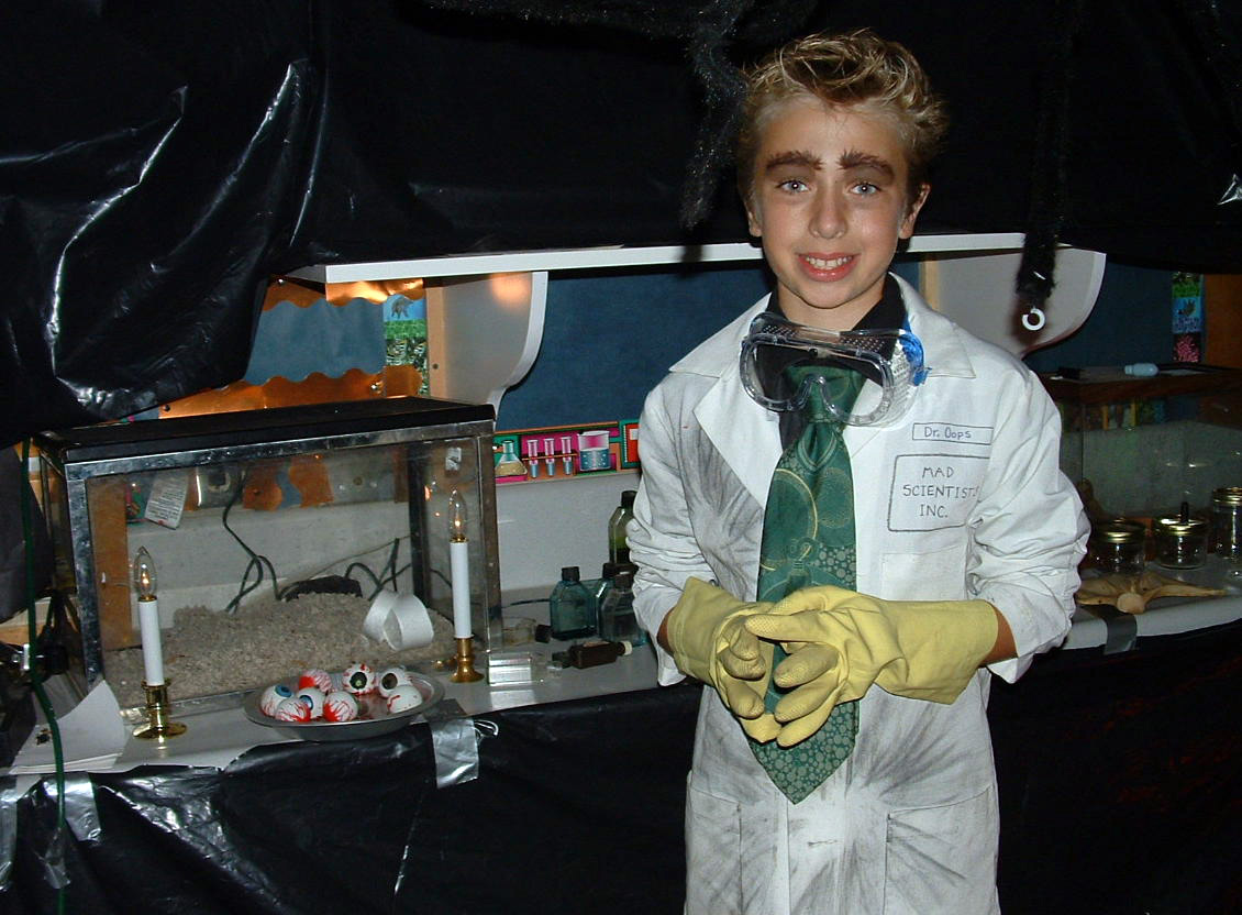 Mad_Scientist_in_his_lab.jpg