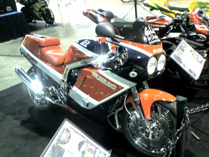 mannys old gsxr 1100.jpg