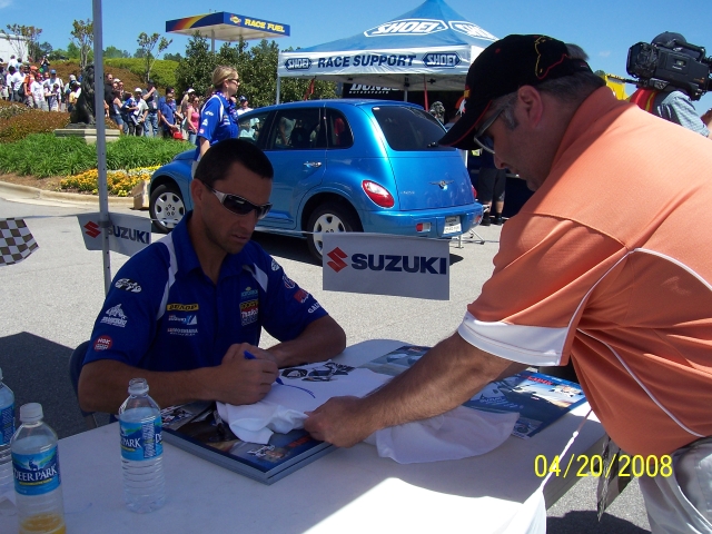Mat_Mladin_autographing_my_Busa_T_shirt_at_Barber_Motorsports_Park_04.20.08.jpg