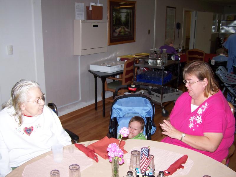 moms87th bday 005.jpg