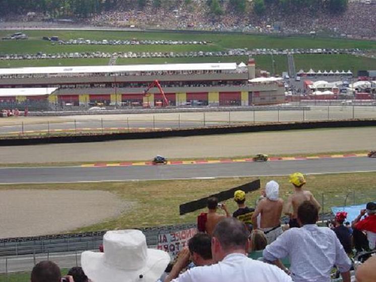 Mugello_05_start_of_250_race.JPG