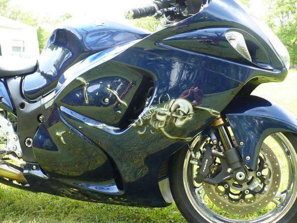 new_paint_on_busa_002.jpg