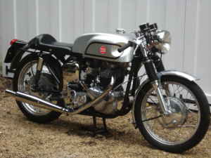 Norton Dunstall 1965 01.jpg