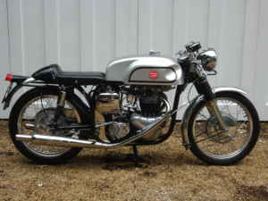 Norton Dunstall 1965 02.jpg