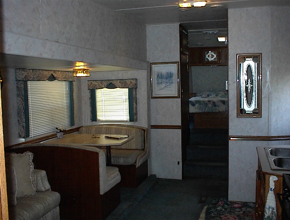 Our_new_camper_Nov_27th_009.jpg