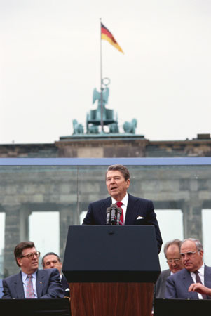 reagan20at20brandenburg.jpg