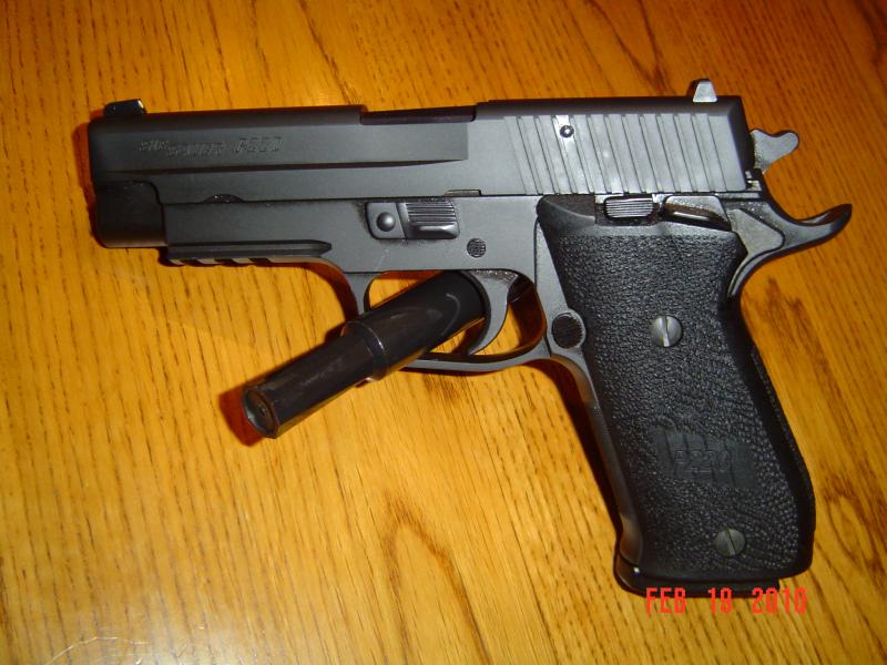 SIG P220 001.jpg