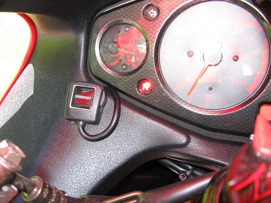 Speedhut_Gauge_inverter_switch.jpg