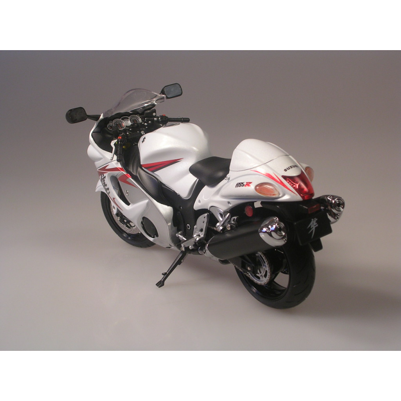 Suzuki-GSX-1300R-Hayabusa-white_b3.png