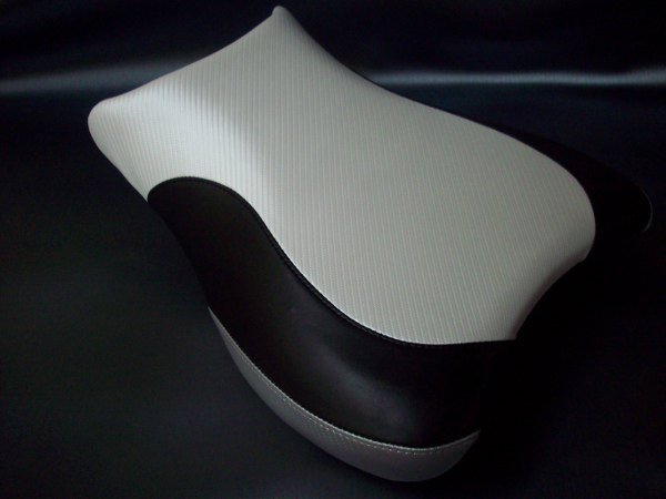 Suzuki-Hayabusa-Custom-Stripes-Seat-Cover-Front.JPG