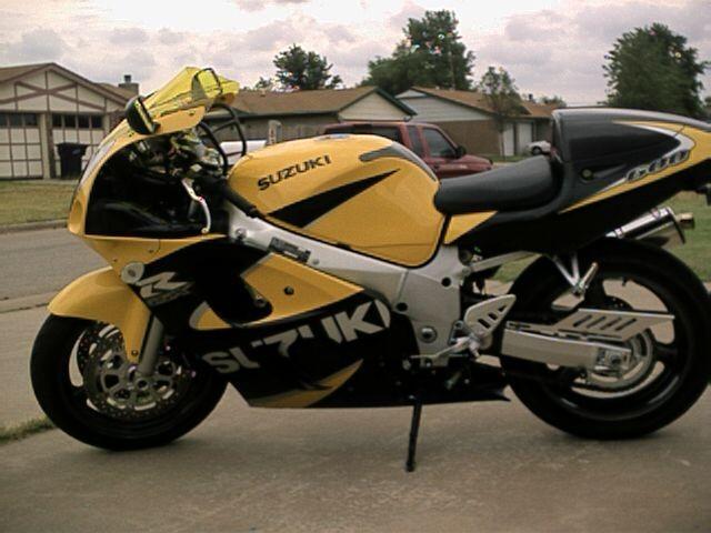 suzuki_gsxr600_00_bikepics_063921__Small_.jpg