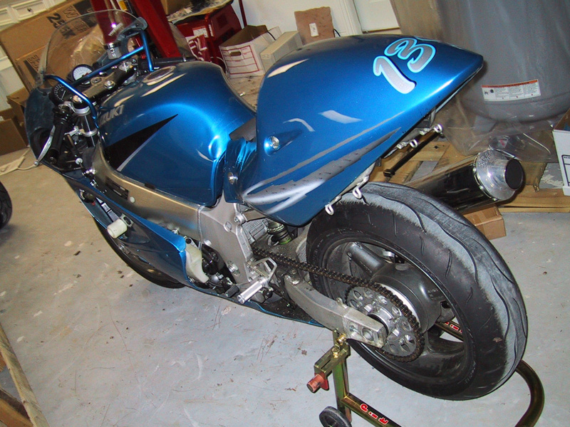 suzuki_gsxr600_00_bikepics_067363sm.jpg