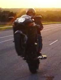 Suzuki_Hayabusa_wheelies_01.jpg